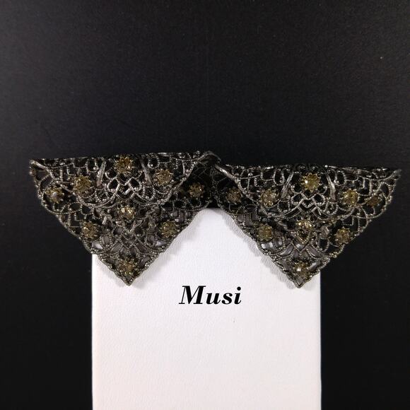 Vintage MUSI Filigree Shoe Clips, Gold Rhinestones, 1950s, 1 3/4 Inches - Picture 2 of 10